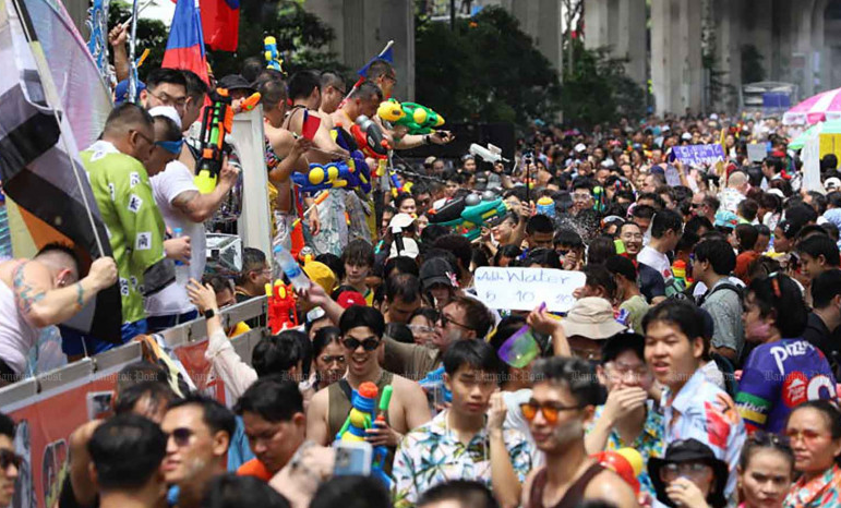 360 Ribu Orang Bergabung dalam Perayaan Festival Songkran di Bangkok